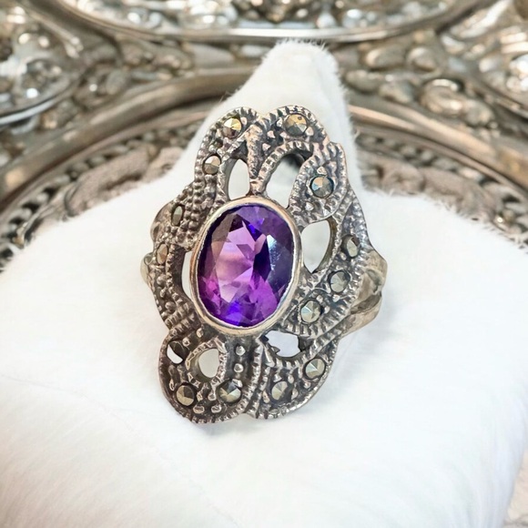 Sterling Silver Amethyst & Marcasite Ring (6.25) - Picture 8 of 12